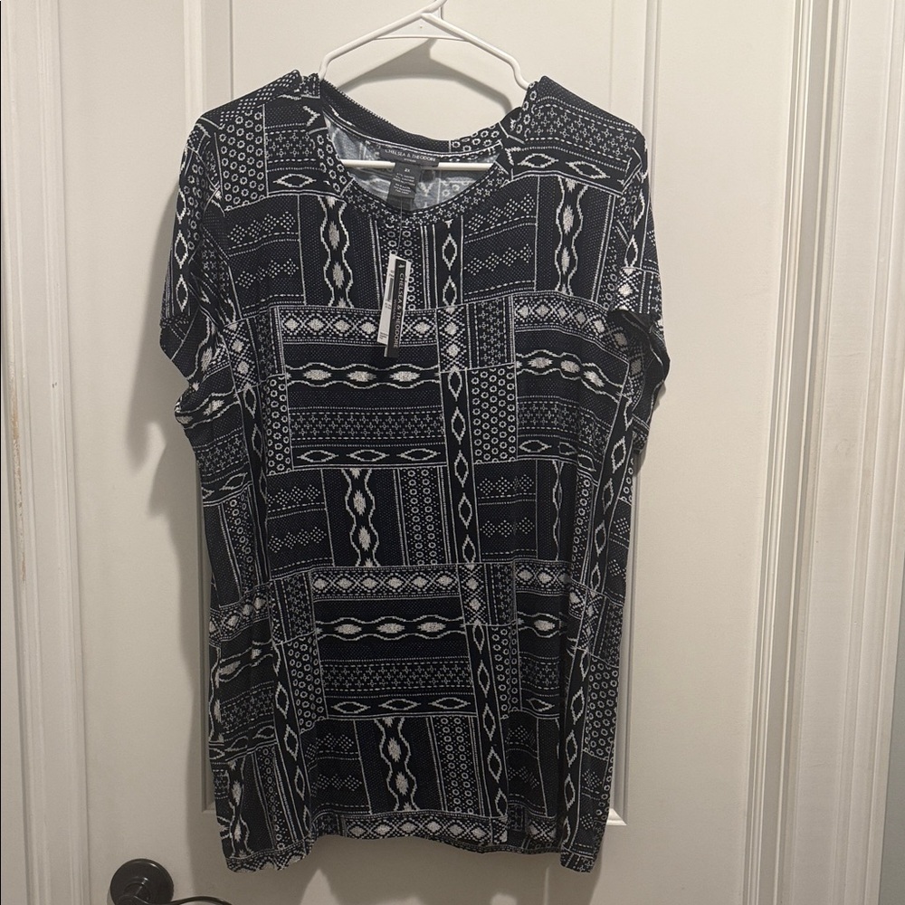 NWT Chelsea & Theodore Top